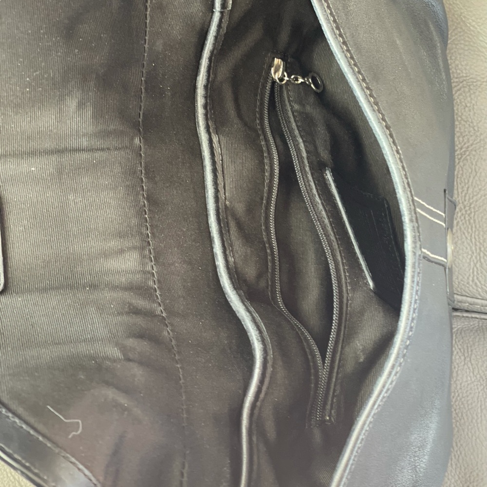 Authentic Coach Purse: black leather - Picture 4 of 5